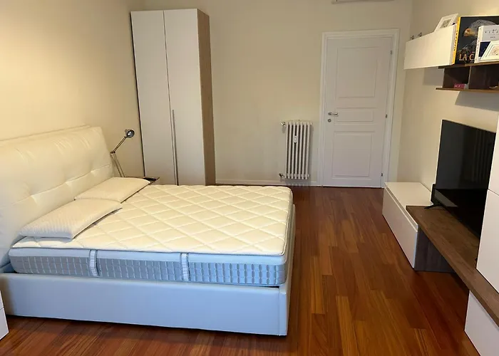 Central Station Milan Apartment
